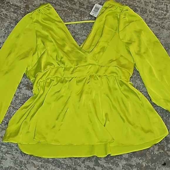 Torrid Size 2X Women's Neon Lime Green/Yellow Satin Wrap Top with Tie Back NWT - Picture 4 of 11